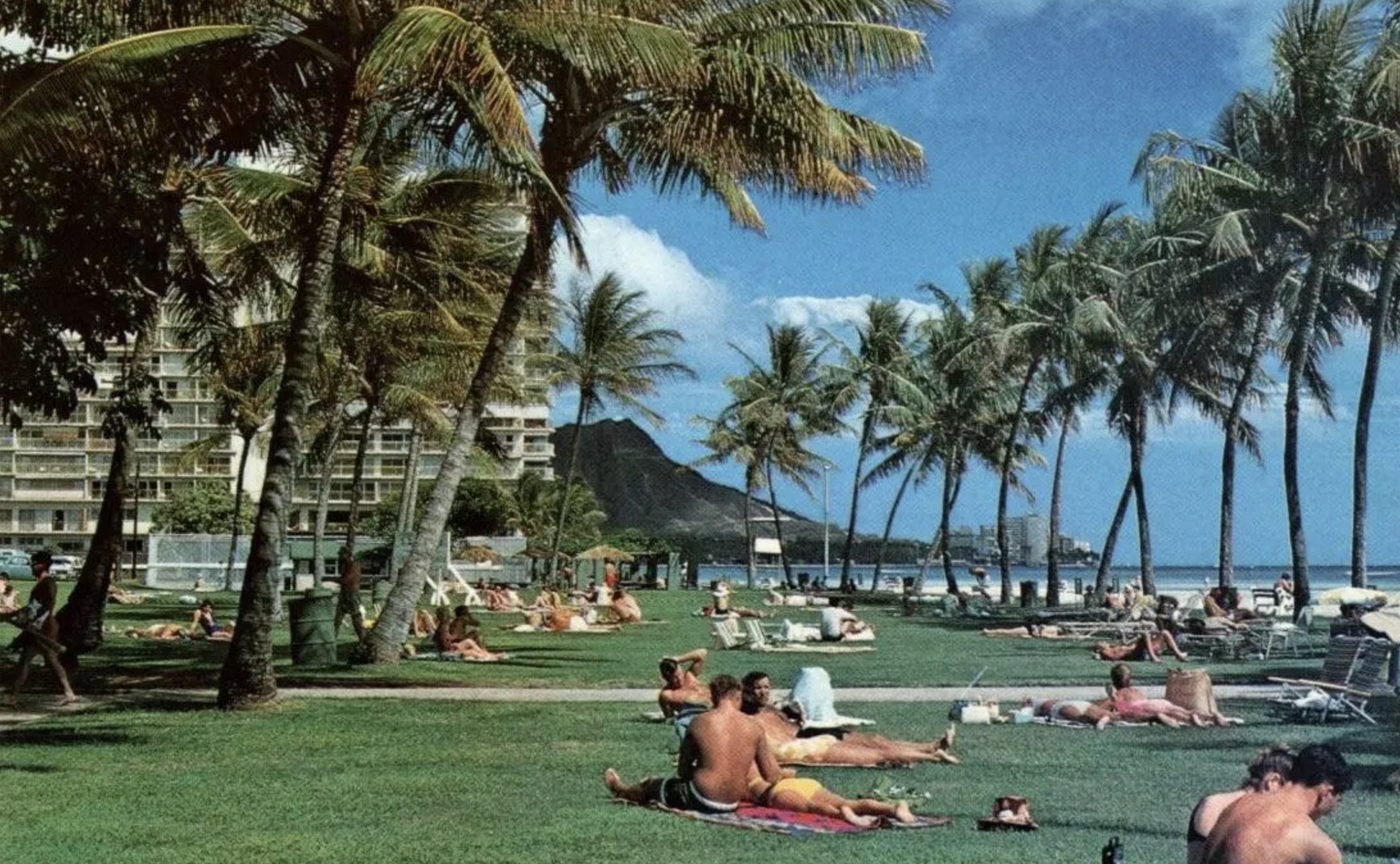  Waikiki Beach